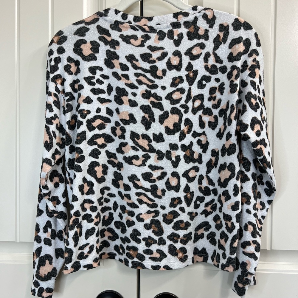 Fornia Girls Long-sleeve Knit Shirt in Leopard, Size L (12) - Picture 3 of 7